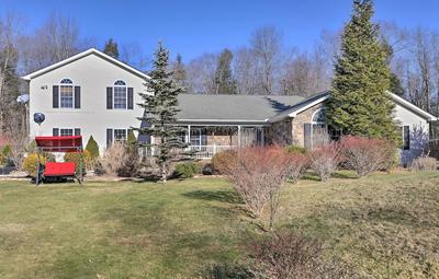 Long Pond Hideaway w/ Deck + Private Hot Tub!