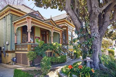 Roseview: Dazzling Gem In The Heart Of San Jose 4 Bedroom Home by RedAwning