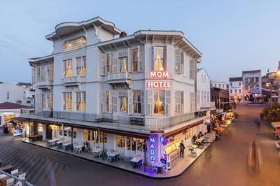 Mom Hotel