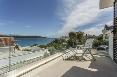 Goldie - 30 m From Beach - H