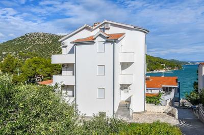 Apartments Jakov