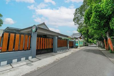 OYO 93526 Homely Syariah