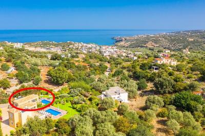 Villa Georgia Large Private Pool Walk to Beach A C Wifi Car Not Required - 1976