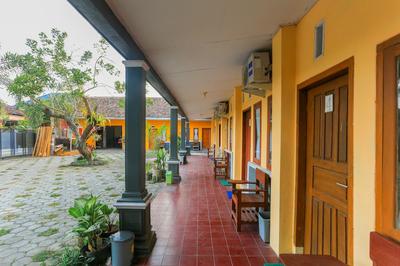 OYO 1721 A. Yani 95 Residence