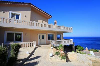 Villa Diktynna Embrace the Endless Blue