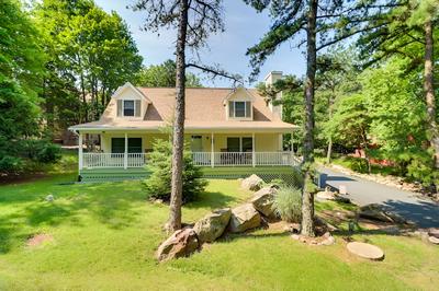 Blakeslee Home w/ Private Hot Tub, 5 Mi to Skiing!