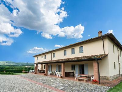 Aesthetic Farmhouse in Bucine With Barbecue