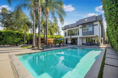 Louise Modern - Luxury Smart Estate in Encino w/ Pool, Gym & Spa