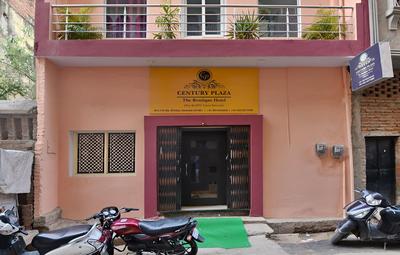 OYO 14571 Century Plaza