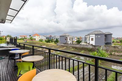 RedDoorz Plus @ Gunung Salak Street