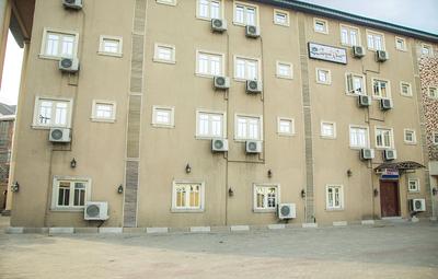 Royal Crest Hotel & Suites
