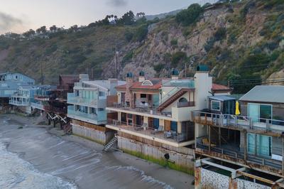 Malibu Beach House Bliss by Avantstay Beachfront + Private Beach Access