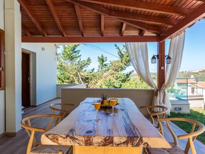 Villa in Crete With Private Pool & Beaches Nearby
