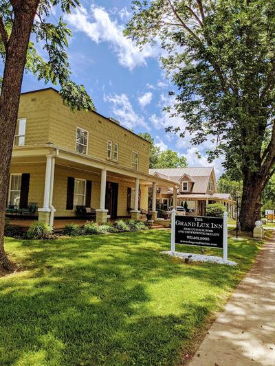 Grand Lux Inn, Billede 2