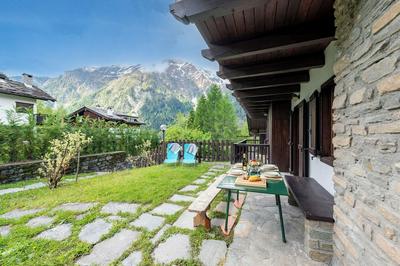 Charming Apartment With Garden in Courmay