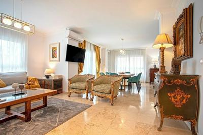 Genteel Home Martinez Campos