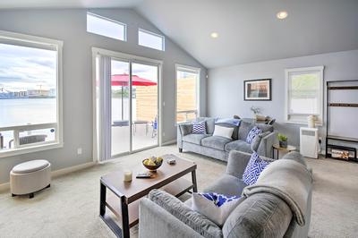 Manette Waterfront: Kayak the Bay & Walk to Town!
