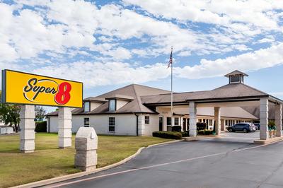 Super 8 by Wyndham Cleburne