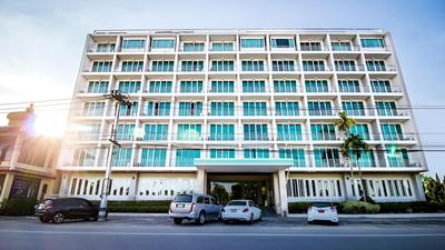 B2 Premier Hotel & Resort