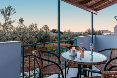 Sunny Summer Retreat - Perfect Location BBQ