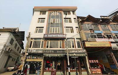 OYO 24966 Grand Hotel & Restaurant