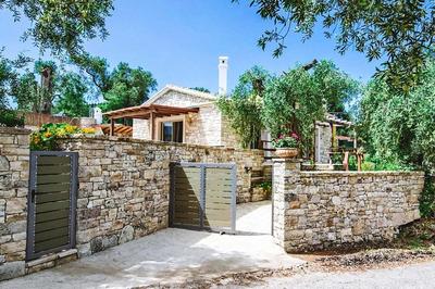 Aristea - 2 BR Villa Surrounded by Olive Groves