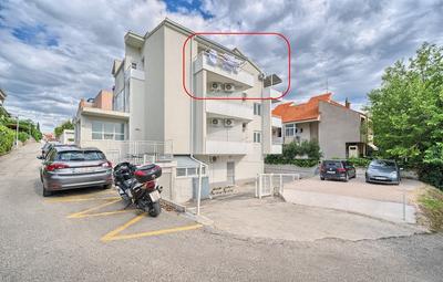 A3 - Luxury apt w big Balcony, 4 min Walk to Beach