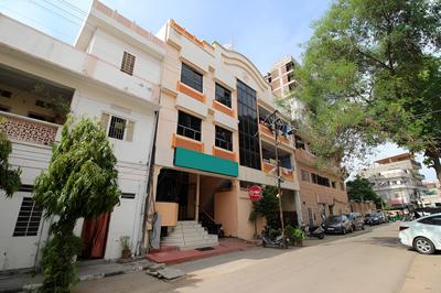 OYO 1143 Hotel RDB Palace