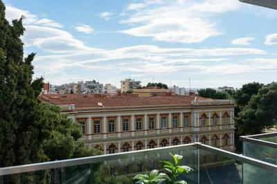 Velvet Luxury Studios in the City Center by BiNobi!