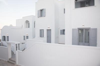 Markakis Studios Fira