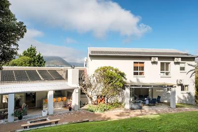 Charming Home With Mountain Views at Rivendell
