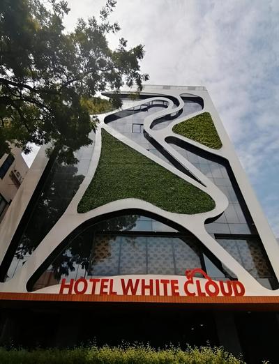 Hotel White Cloud