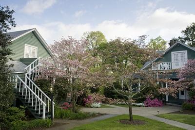 1906 Pine Crest Inn