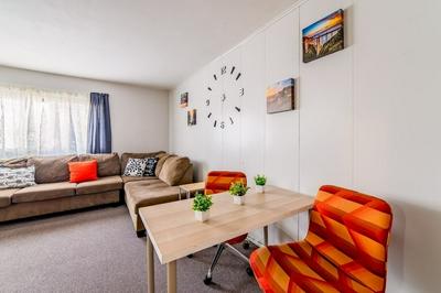 Spacious 3-bed Suite in Browntown, Near Dining & Fun