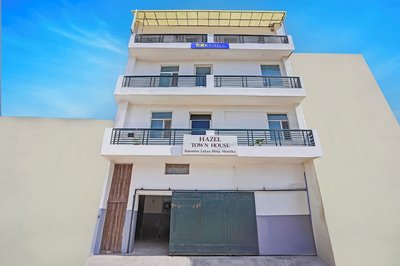 Fabhotel Hazel Town House