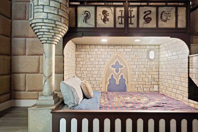 Grand 15-bedroom Villa -magical Themes, Pool & Game Loft, Lakeview