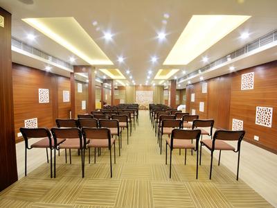 OYO 3763 Naeeka Hotel