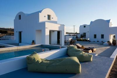 Oia Kissiri - private pool Villas