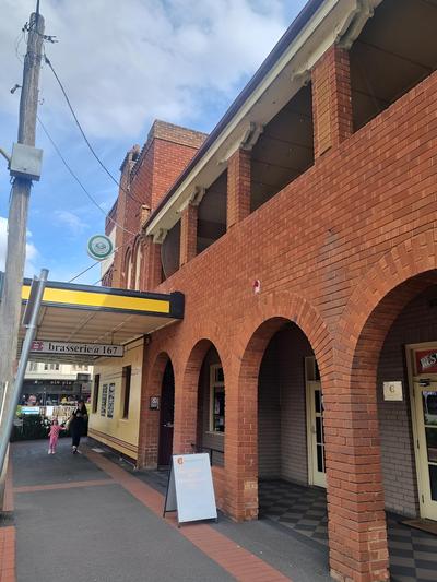 Commercial Hotel Young