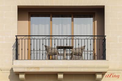 Gem Beachfront Apt With Amazing Bay and Sea Views