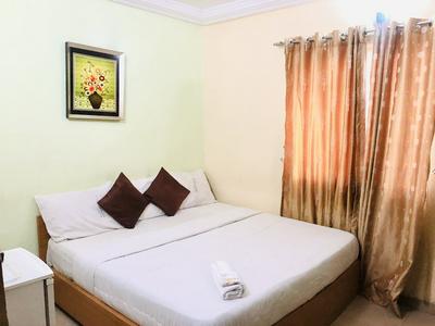 De Lawrence Court & Suites