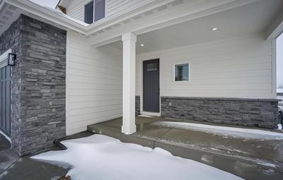 Family-friendly Townhome ~ 2 Mi to Windsor Lake!
