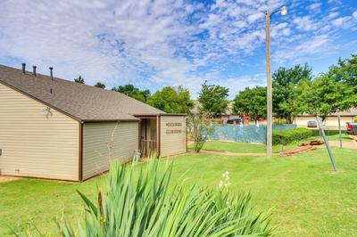 Edmond Townhome w/ Pool Access Near Arcadia Lake!