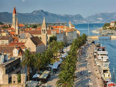 Trogir Stylish Apartment With Balcony and Sea View