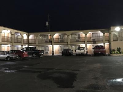 Hutchinson Inn
