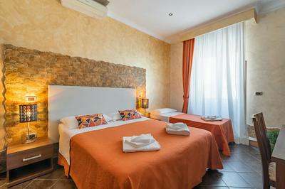 Room in Apartment - Alis Laura Guest House