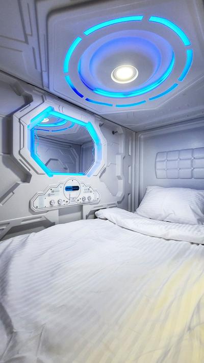 Capsula hotel