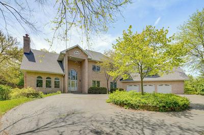 Hot Tub & Sauna: Hoffman Estates Villa in Elgin!