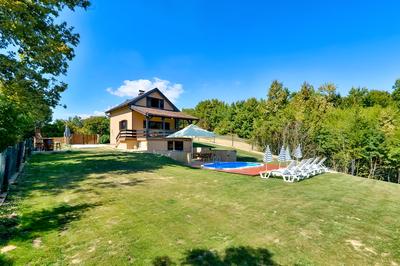 Jungle House With Pool and Hot Tub