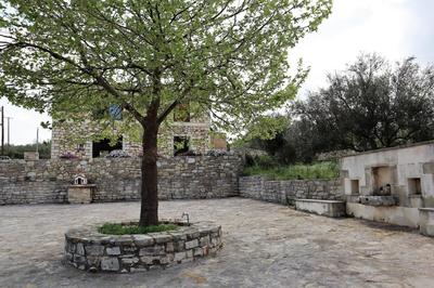 Traditional Villa in Pemonia